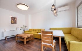 Cosy Apartment In Central Varna